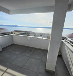 CRIKVENICA - DVOSOBAN STAN SA POGLEDOM I GARAŽOM!