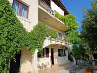 CRIKVENICA - Samostojeća kuća s okućnicom