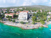 Crikvenica, Selce, hotel, 5369 m2, prvi red do mora
