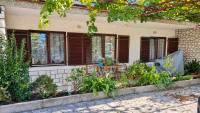 CRIKVENICA – TROSOBNI STAN U CENTRU S PARKINGOM