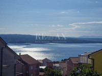 Crikvenica – trosobni stan s garažom i neuređenim potkrovljem