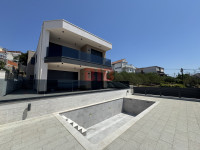 CRIKVENICA,NOVA VILA SA 2 VELIKA STANA I BAZENOM