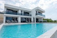 Crikvenica, elegantna vila s bazenom i jedinstvenim pogledom