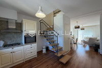 Đakovo, Centar, dvoetažan uređen trosoban stan, 73 m²