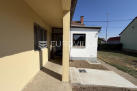 Đakovo, kuća i građevinsko zemljište 1007 m², fronta 19 m