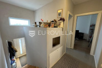 Đakovo, moderan trosoban stan s balkonom, 83 m²