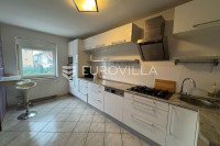 Đakovo, Vila, stambeno-poslovna katnica, NKP 326 m2