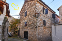 Dalmatinska kamena kuća u centru Jelse na otoku Hvaru, 154 m2