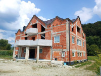 Desinić, kuća 560 m² BRP, s jednim got. stanom