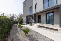 DIKLO - Dvosoban stan s vrtom 150m od mora - 131m2