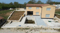 Divna nova vila s bazenom u idiličnom selu 15 min od mora