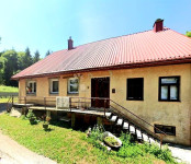 Djelomičmo adaptirana kuća sa okućnicom 6000 m2 u Fužinama