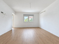 Dolčić, 56 m2, novoadaptirano, podno grijanje, terasa, PM