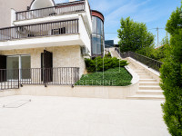 Donje Prekrižje, vila s bazenom, 310 m2