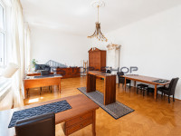 Donji grad, Prekrasan poslovni prostor + garažno mjesto, 106m2