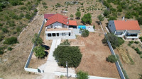 Dragišići - Namještena samostojeća kuća s 2 odvojena stana