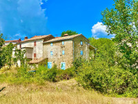 DRAGUĆ, ISTRA – KAMENA KUĆA SA ŠTALOM I VELIKIM INVESTICIJSKIM POTENCI