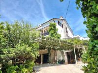 DRAMALJ - samostojeća vila 300 metara od mora