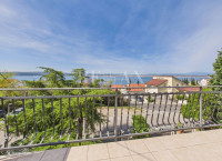 Dramalj - SNIŽENO stan s panoramskim pogledom na more, garaža