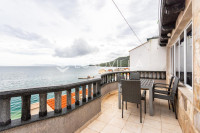 Drašnice, lijepa apartmanska kuća, drugi red uz more