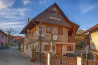 Drvena hrastova kuća za dugoročan najam,pogodno za 6-10 osoba