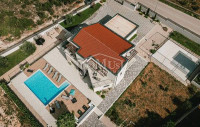 Dubrava kod Šibenika, moderna vila sa bazenom i garažom 266,13m2 na pa