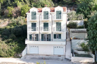 Dubrovnik – kuća s tri stambene jedinice s pogledom na more