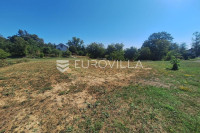 Duga Resa, Donji Zvečaj, građevinsko zemljište 1800 m², 300 m do rijek