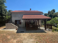 Duga uvala, kuća na 500m od plaže