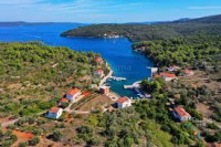 Dugi Otok građevinsko zemljište 1.vi red do mora Brbinj