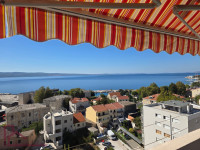 DUGI RAT – RENOVIRAN DVOSOBAN STAN S POGLEDOM NA MORE, 150 M OD MORA