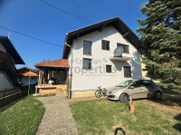 DUGO SELO - OBITELJSKA KUĆA I DVORIŠTE, 473m2