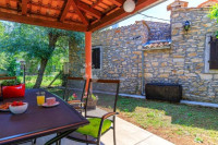 Dugoročni najam – Kuća Lilla, 69 m² + 800 m² privatne okućnice, Lobori