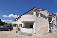 PRILIKA - DVA STANA + KATEGORIZIRANI STUDIO APARTMAN!