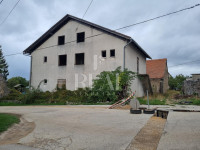 Dvije kuće u samom centru Udbine,165 m2+300 m2