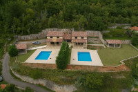 DVIJE NOVOSAGRAĐENE KUĆE SA PREDIVNIM POGLEDOM