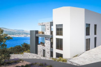 Dvoetažan penthouse stan s otvorenim pogledom na more
