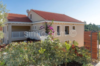 Dvoetažni apartman tik do mora, Brač