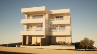 Dvoetažni apartman s vrtom i bazenom, Vodice