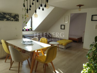 Dvoetažni četverosoban s balkonom