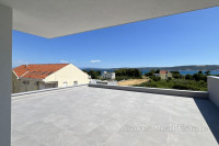 Dvoetažni penthouse s panoramskim pogledom na more
