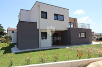 Dvojna kuća s bazenom, mirna lokacija kod Poreča