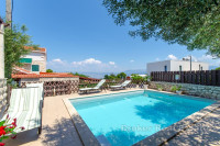 Dvojna kuća s pogledom na more