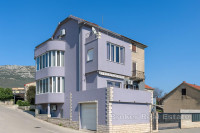 Dvojna kuća s pogledom na more