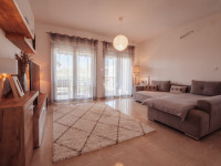 DVOSOBAN APARTMAN S VRTOM I 2 PARKIRNA MJESTA, 150 M OD PLAŽE, PETRČAN
