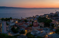 DVOSOBAN STAN 70 m² S POGLEDOM NA MORE -DUGI RAT