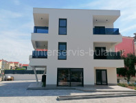 .::: Dvosoban stan u prizemlju s dvorištem u Vodicama :::.