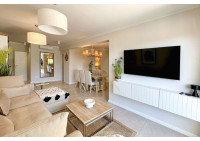 Dvosoban stan u prizemlju novogradnje s terasom i parkingom – Makarska