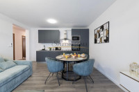 Dvosoban stan s vrtom i parkirnim mjestom 200m od mora- Mastrinka