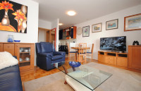 Dvosobni stan za najam, pogled na more